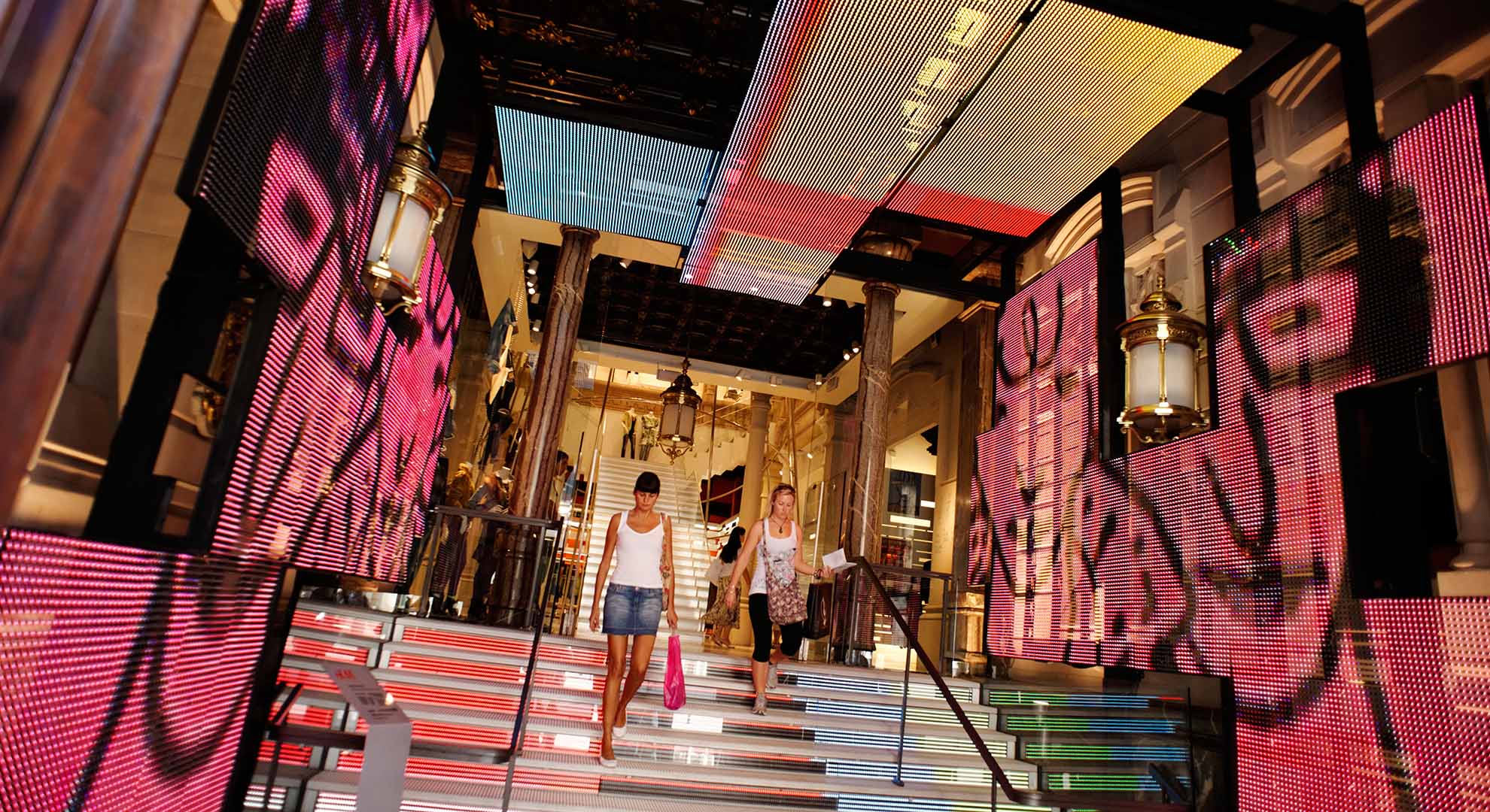 Entrance to H&M store in Barcelona, designed by Javier Mariscal. Alamy stock photo.