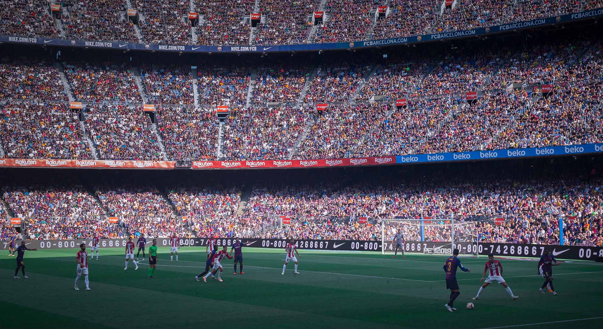 Estadio de fútbol Camp Nou, Barcelona Spain. Foto Michael Lee/Unsplash