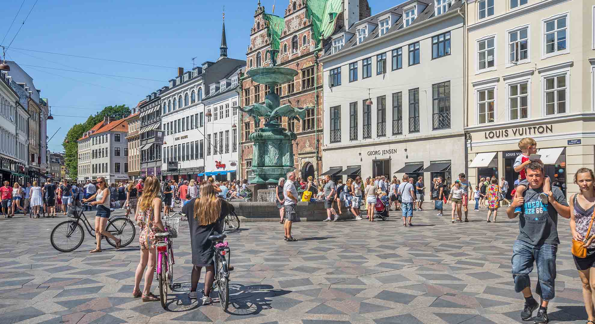 Centro de Copenhague, una ciudad donde la planificación urbanística se ha centrado en la gente desde los años sesenta. Alamy stock photo