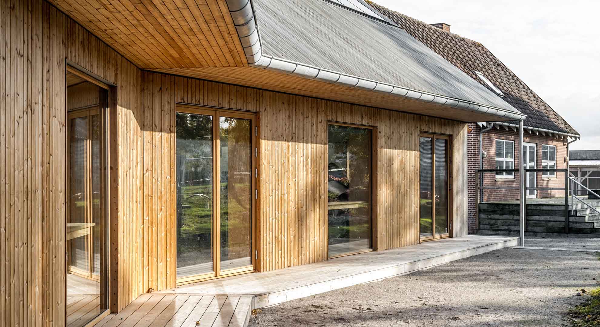 Materials such as wood and straw were used in an external structural wall in Denmark.