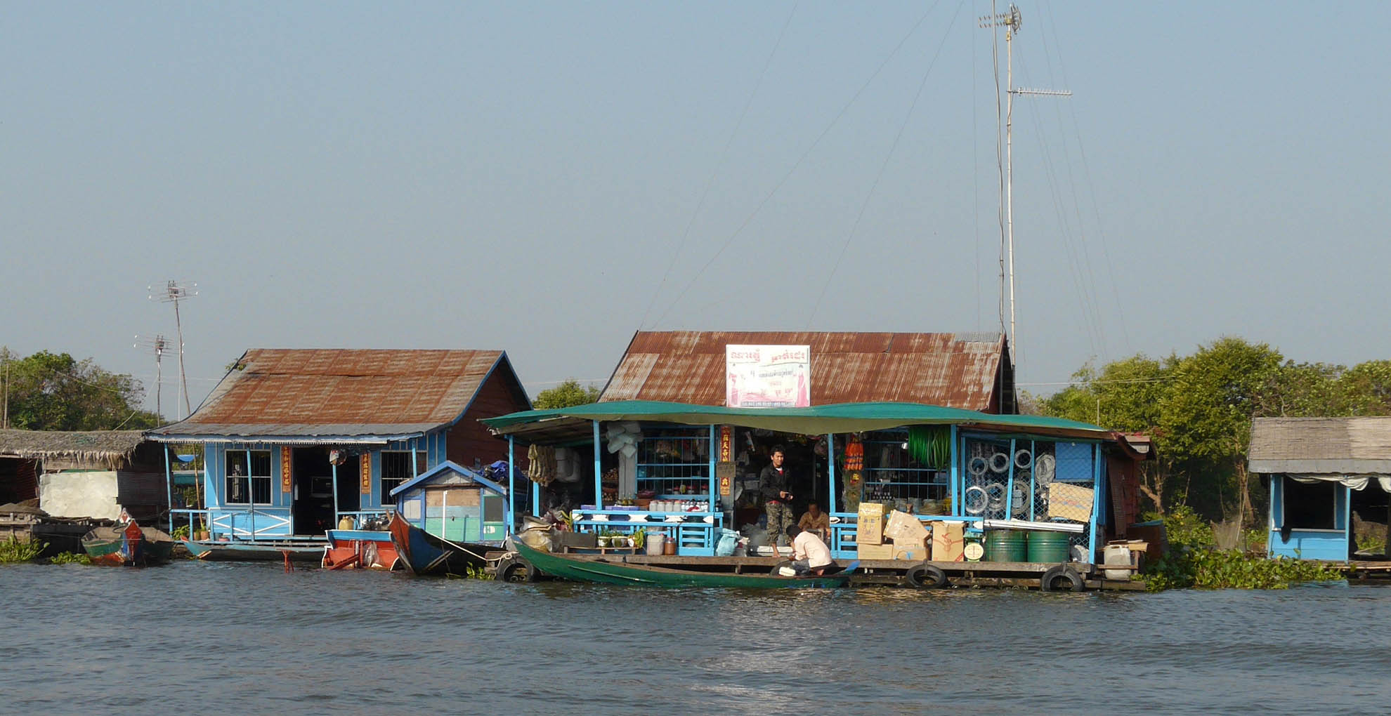 Floating villages for protection from the action of water.