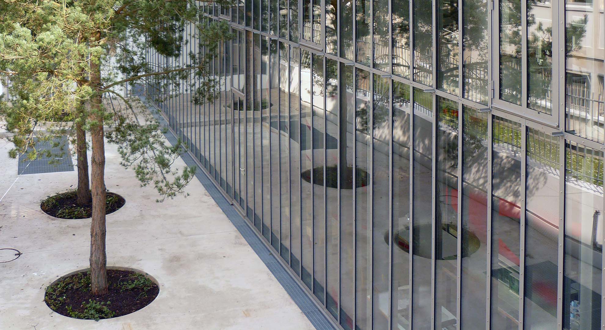 Dominique Perrault's office has the necessary infrastructure to carry out work effectively.