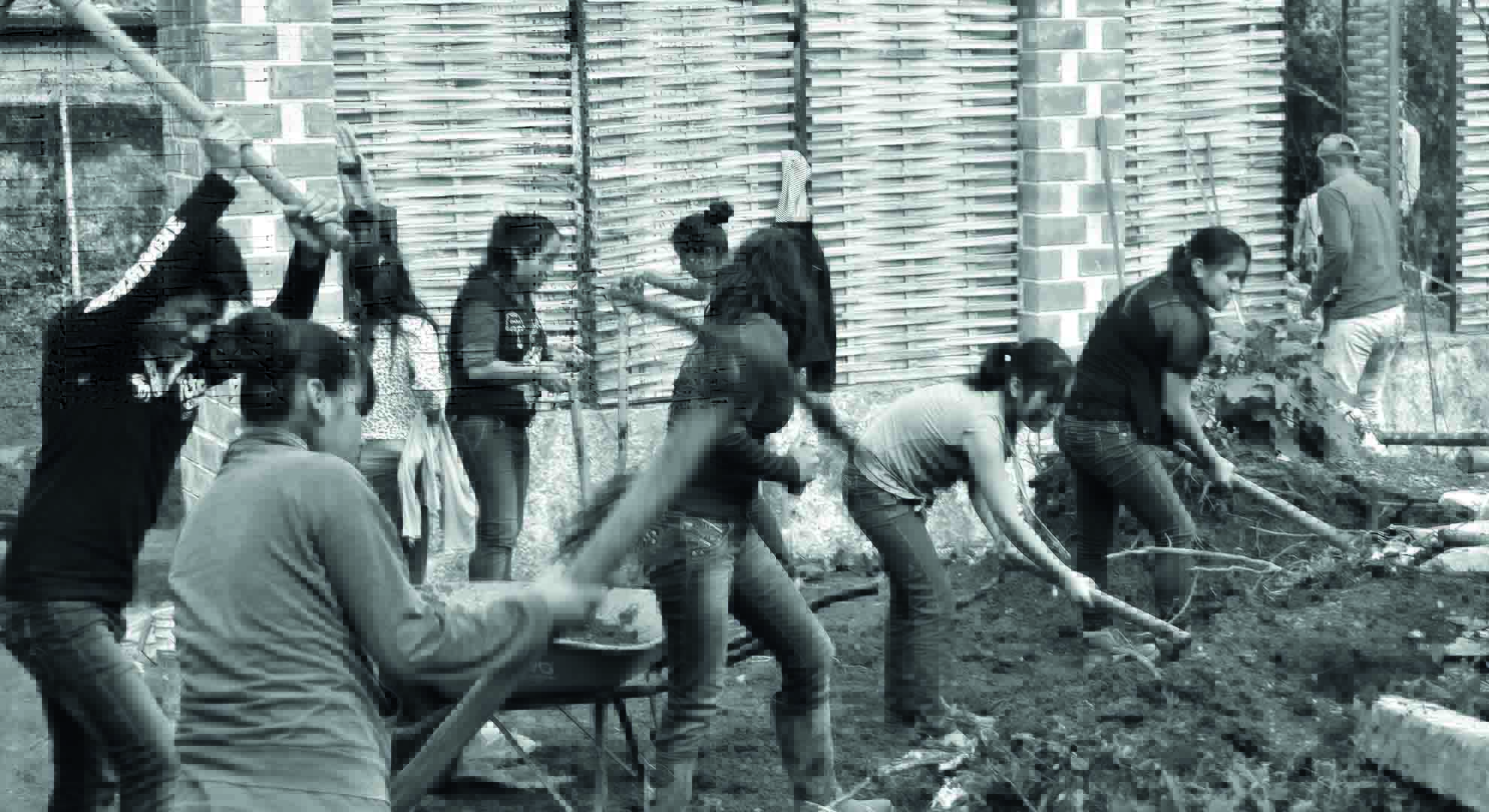 Assisted self-production process for an educational space.