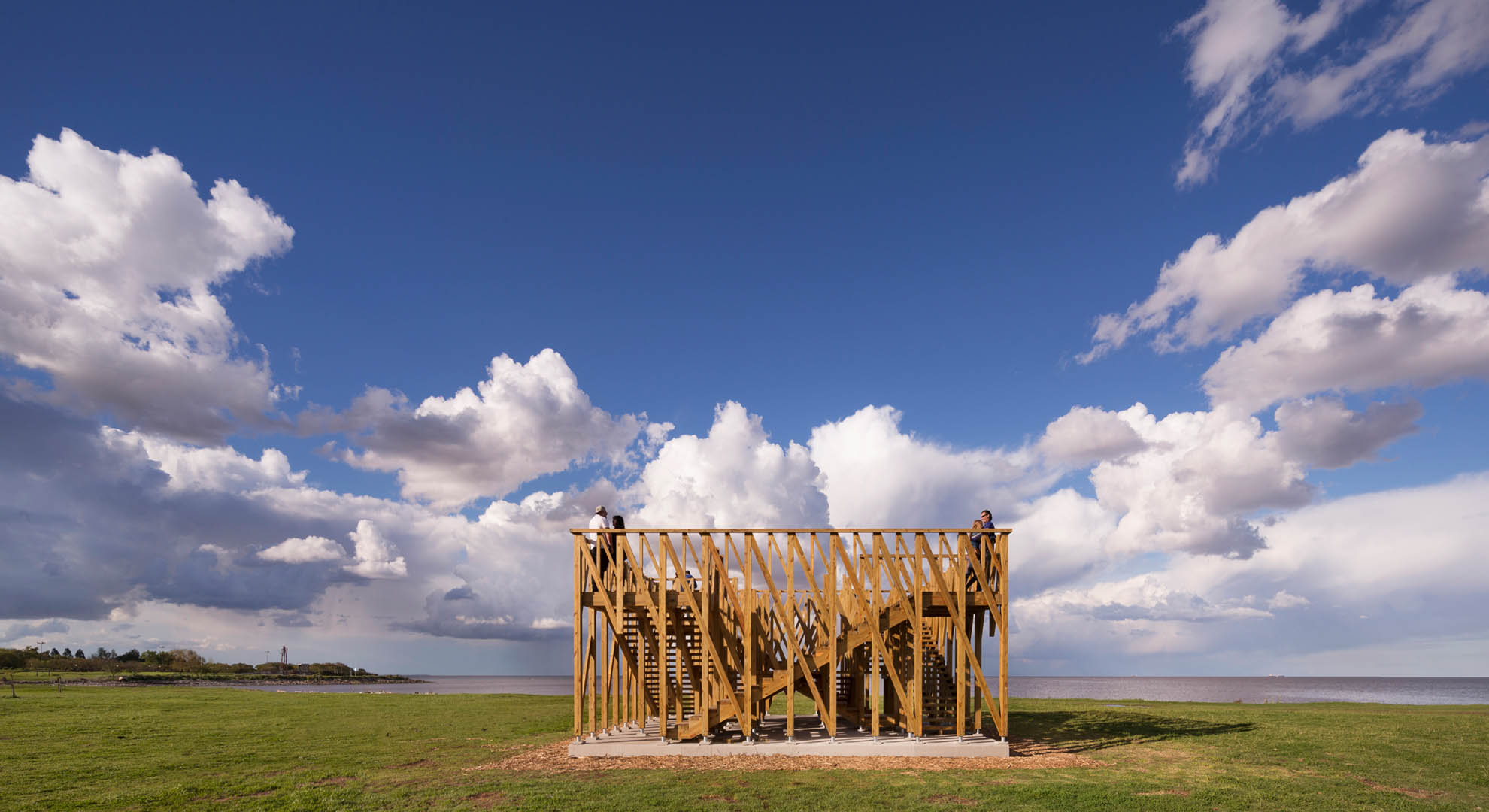 The Argentinian horizon behind the pavilion Nido de la Cultura.