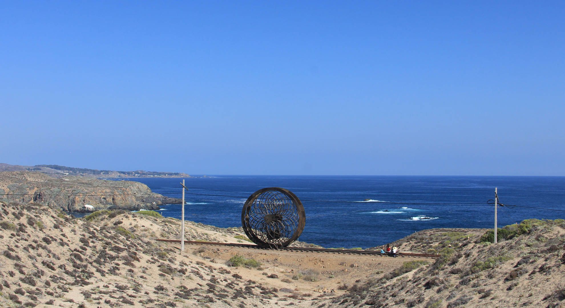 The horizon of the Chilean coast behind the pavilion Ocho Quebradas.