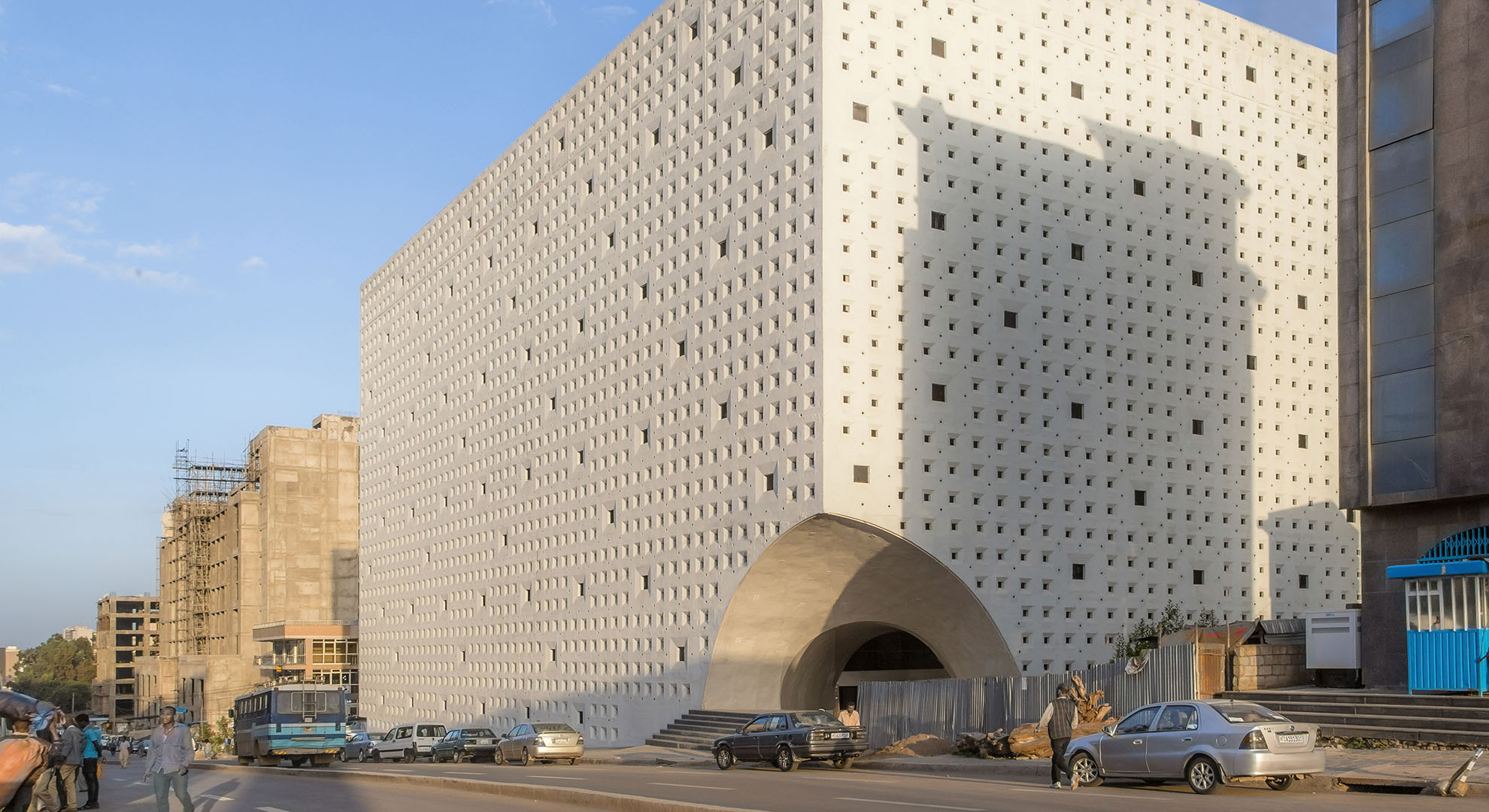 Lideto Mercato in Addis Abeba, Ethiopia. The façade is inspired by traditional Ethiopian fabric. Image by Gonzalo Guajardo