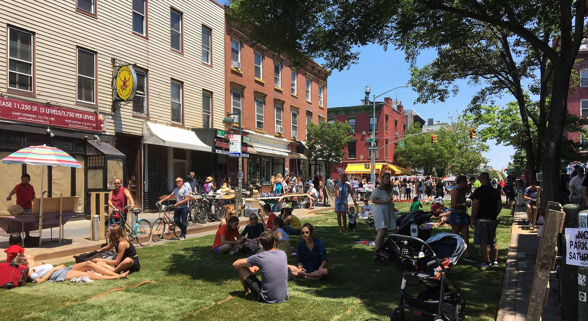 A typical pre-coronavirus Saturday afternoon in Williamsburg, NY, 2018. Photo © Diane Gray