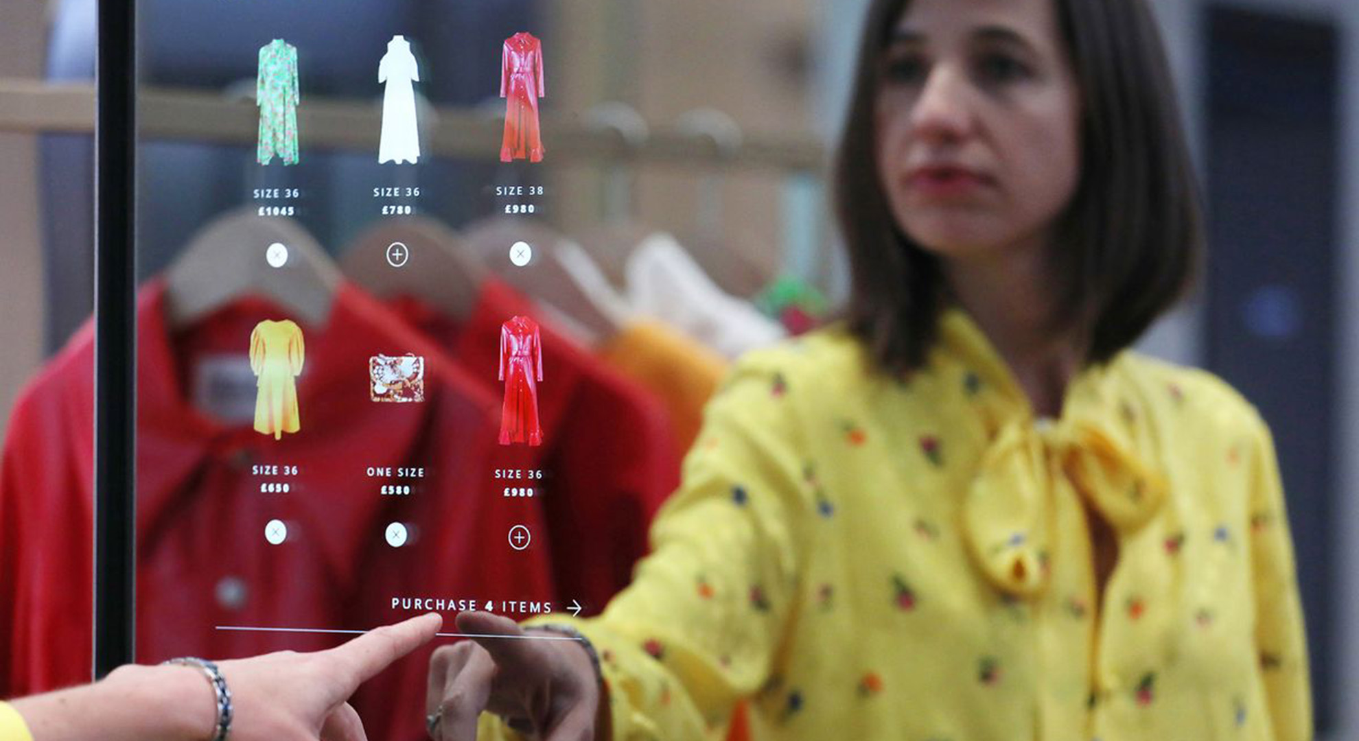 El espejo digital de la Tienda del Futuro de Farfetch. Imagen cortesía de Farfetch.