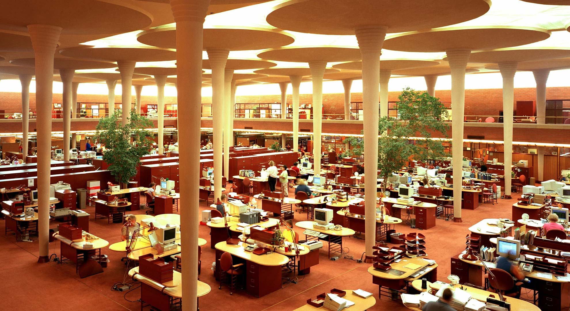 Johnson Wax Headquarters, an iconic example of innovative office design by Frank Lloyd Wright, 1939, Racine, WI, US. Photo Library of Congress/Unsplash